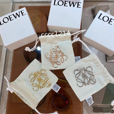 雪兒精品LOEWE Logo 女士 胸針 金色 經典 111.25.020時尚款式