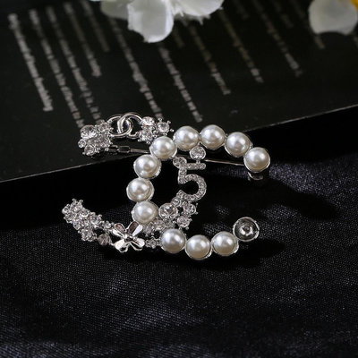 【二手】香奈兒 Chanel 秋冬系列 珍珠 鉆石  雙C 號胸針  別有心機設計的一