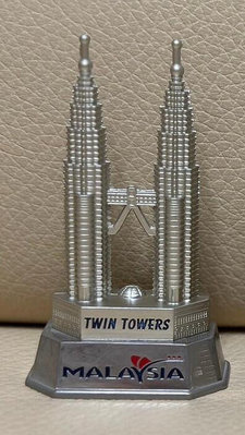 馬來西亞 吉隆坡 超可愛 迷你 雙子星大廈 雙子星塔 MALAYSIA TWIN TOWERS 模型 擺飾 開瓶器