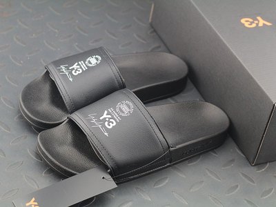 Adidas Y-3 Adilette sliders 男女通用運動拖鞋 AC7525