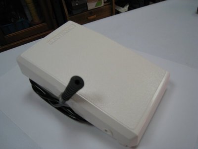 SED鴿子窩:勝家(SINGER)桌上型萬用縫紉機 6200 &amp; 9100 系列使用踏板