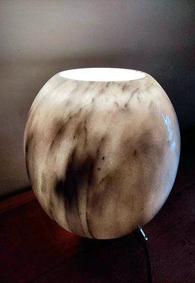 Spherical Marble Lamp  . 全大理石 硨製 拋光 桌燈 球燈 . 天然整塊大理石  紋理獨一無二