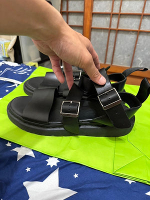 「 二手鞋 」 Dr.Martens 男版皮革涼鞋 US10（黑）鐵4-4