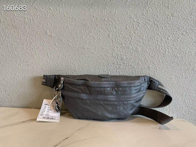 小Z代購#Kipling 猴子包 KI4613 金屬藍灰 輕量 斜背包 腰包 胸包 隨身包 旅行 多夾層 限時