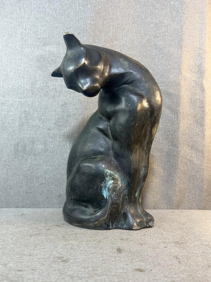 x歐洲回流抽象藝術小貓擺件。黃銅材質。坐姿靦腆。品相不錯。家居