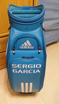全新2017年名人賽冠軍得主TM adidas Sergio Garcia 專用桿袋
