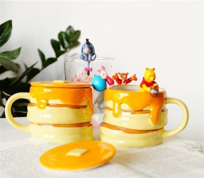 現貨熱銷-馬克杯 立體浮雕維尼小熊蜂蜜造型馬克杯帶杯蓋 陶瓷套杯