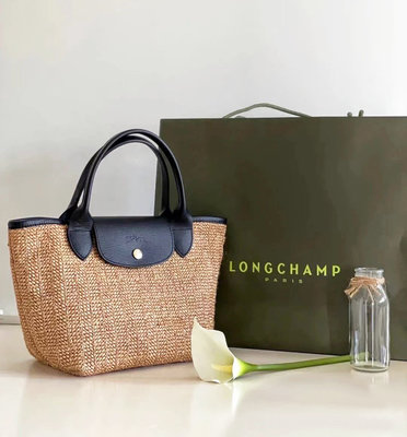 熱銷新款 新品上市~法國正品Longchamp 春夏限量 草編包水餃包( 小號)*附購証 明星大牌同款