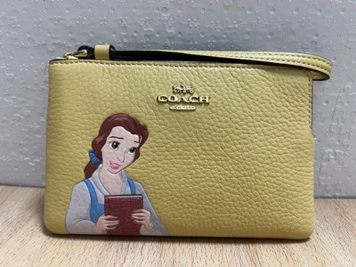 Coach x Disney公主聯名系列款單層手拿包-貝兒公主黃色  全新