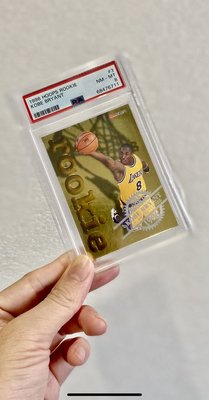 黃金Kobe 實卡超有質感。1996-97 NBA Hoops Rookies Kobe Bryant Rookie Card RC #3 PSA 8