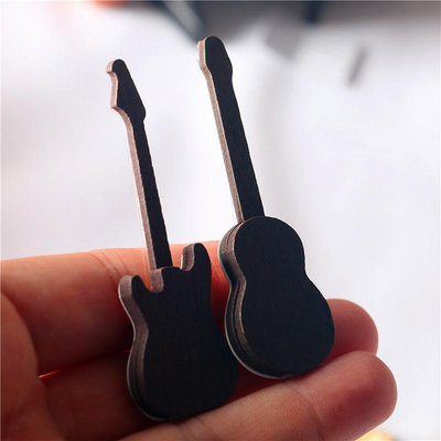 EAO4迷你仿真小提琴 電吉他 微縮場景模型桌面樂器裝飾小擺件拍攝