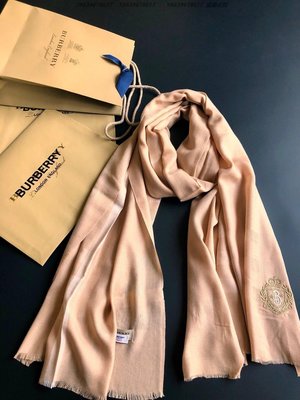 美國代購Burberry 巴寶莉 時尚潮流 英倫經典 杏色羊毛絨輕薄款圍巾 披肩205-90