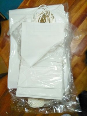 白色牛皮紙袋32x41.5x11cm 四大包，全部只要400元，先看關於我！