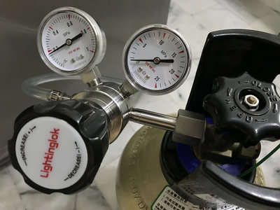 氧氣、氮氣、食品級二氧化碳鋼瓶減壓閥減壓器316L不銹鋼雙錶高壓鋼瓶減壓器減壓閥
