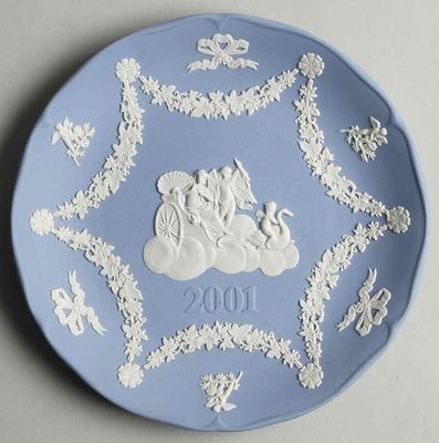 英國皇室精品 Wedgwood Jasper 碧玉絕版藍底白浮雕經典系列年度盤 (送 2001 年次親友的最佳禮物)