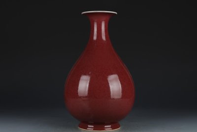 清乾隆-祭紅釉玉壺春瓶高度30.5cm，口徑9.5cm，肚徑20cm，底徑11.2cm。-35688