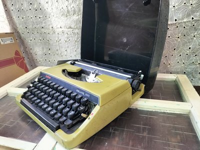庄腳柑仔店~早期日本製brother DELUXE 220手提打字機