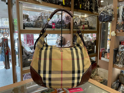 ☆最愛二手精品☆ BURBERRY 帆布格紋戰馬 LOGO 拼咖啡色皮革邊金釦拉鍊單把編織彎月包手提包肩背包 XG8629