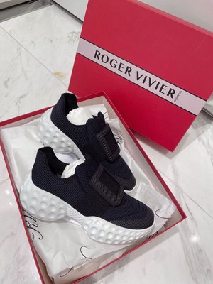 HJ國際精品館22春夏Roger Vivier Viv' Run Light Resin 運動鞋-黑色