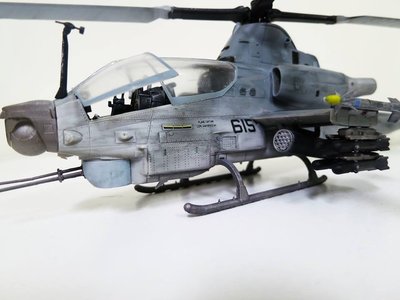 AH-1眼鏡蛇直升機