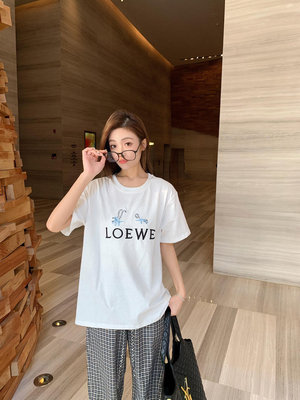 新款熱銷 Loewe24早春新款字母刺繡logo簡約短袖T女 減齡休閒百搭上衣 撞色T恤 明星大牌同款