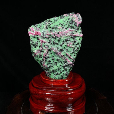 奇石 原石擺件 緬甸紅綠寶 天然原礦帶座高16×8×6cm 重1.15公斤 編號200249