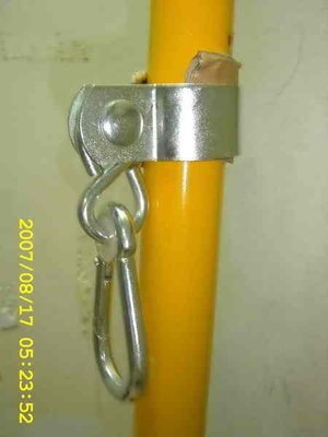 25mm管束夾,附葫蘆鉤/登山鉤/尼龍繩/吊帶 鋼索/鍊條/配合圓管使用