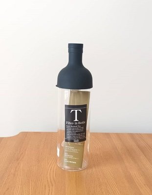 【Apple 艾波好物】Hario 酒瓶造型 耐熱水瓶 冷泡茶壺 內附茶網 FIB-75 750ml