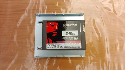 出清出清高規格升級換下-金士頓 SSD 300V 240G 固態硬碟 含3.5吋硬碟架+高級sata線 速度就是快 挖礦必備