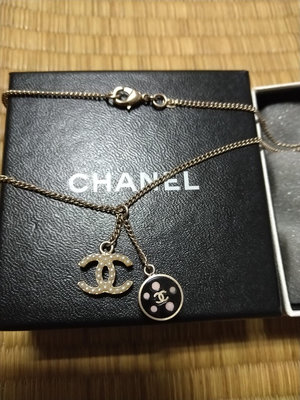 Chanel雙綴珍珠項鍊。