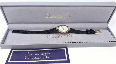 【Jessica潔西卡小舖】真品 Christian Dior 克里斯汀·迪奧CD經典圓形白色貝面石英錶,附原裝表盒及單