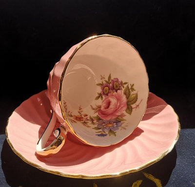 英國骨瓷aynsley安茲麗 扭紋粉釉 杯內大花 咖啡杯碟
