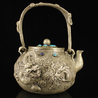 特賣-收老純銅純手工打造鑲嵌寶石鎏銀龍茶壺品相完好   做工精細重1472克  高12厘米  寬16厘米