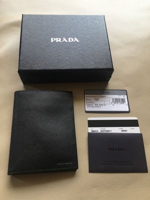 [熊熊之家3] 全新正品 Prada 直立 8卡 防刮 黑色  八卡 短夾 皮夾