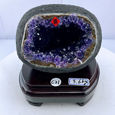 H1631 頂級烏拉圭ESP紫水晶洞 3.6kg 。高20cm，寬17cm，厚度15cm，洞深6cm（紫晶洞