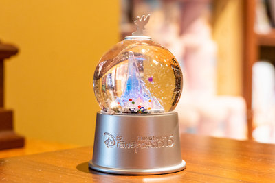 【薰衣草舖子】香港迪士尼樂園15周年 Crystal Dreams 系列奇妙夢想城堡 發光水晶球。粉彩亮片水晶球