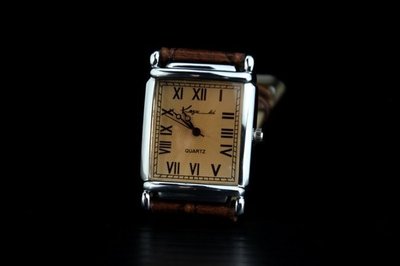 庫存品出清   女用armani style長方形造型石英錶,清晰羅馬數字刻度,咖啡色表帶