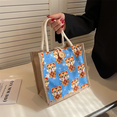 Vinne潮品精選 手提包可愛卡通飯盒便當包包女2022新款潮韓版ins午餐袋上班手拎小挎包
