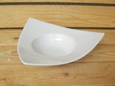 ~佐和陶瓷餐具~【XL050544-9強化白三角渦皿-日本製】/ 餐廳 湯盤 前菜盤 沙拉 /