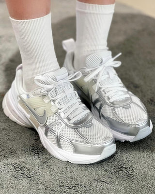 Nike V2K Run 白色休閒鞋 女鞋 Y2K 運動鞋 FD0736-104