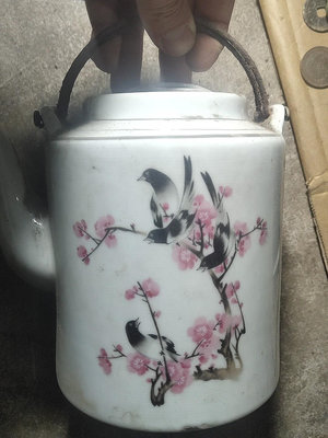 w老茶壺，景德鎮出品，大約70年代左右