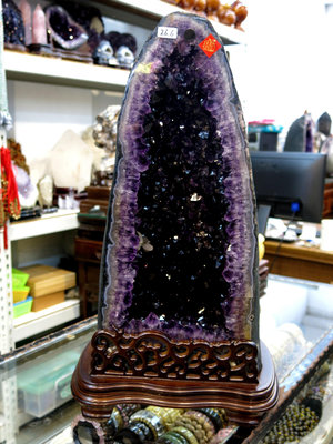 [[晶晶洞洞]]天然紫水晶洞.重26.6KG.品像美.型態棒.深度深.很紫.天然紫