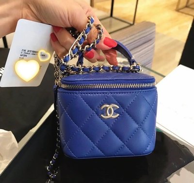 【COCO 精品專賣】Chanel 手工坊 系列 皇家藍 小羊皮 斜背 拉鍊 提把 化妝包 小方盒 AP2198 現貨