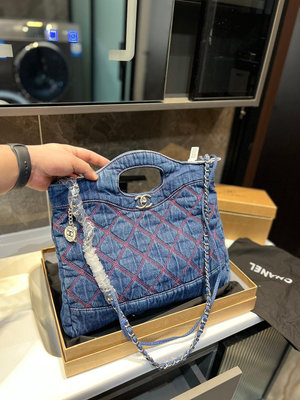 【二手】新色 (禮盒包裝) 小香Chanel 31Bag 丹寧牛仔刺繡購物袋出