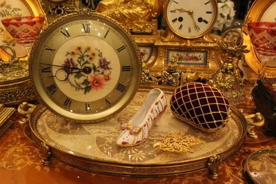 【家與收藏】特價稀有珍藏歐洲古董英國古典手工刺繡銅浮雕古董機械桌鐘 8