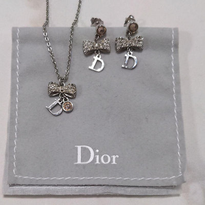 Christian Dior克里斯汀·迪奧-超可愛銀色水鑽蝴蝶結字母D標誌粉色萊茵石項鍊+耳釘耳環套裝
