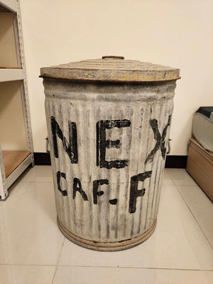 【老時光小舖】早期懷舊收藏-超大-美國製工業風-鐵桶 (文創或復古擺飾.皆適)