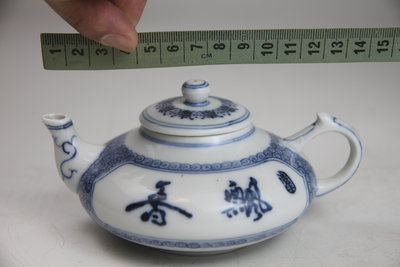 21125-回饋社會-特價品-金門陶瓷茶壺(已使用過~有一處小磕)--罕見收藏品(郵寄免運費-建議預約自取確認)