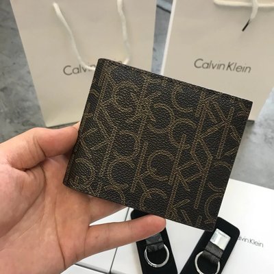 Calvin Klein滿版對折皮夾 盒裝附紙袋鑰匙圈  棕色