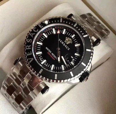 VERSACE V-RACE 黑色錶盤 銀色不鏽鋼錶帶 石英 男士手錶 VAK030016